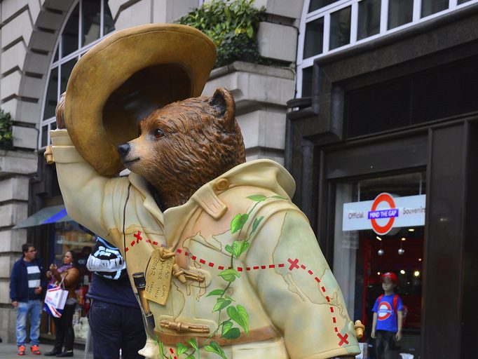 Paddington Bear Walking Tour of London
