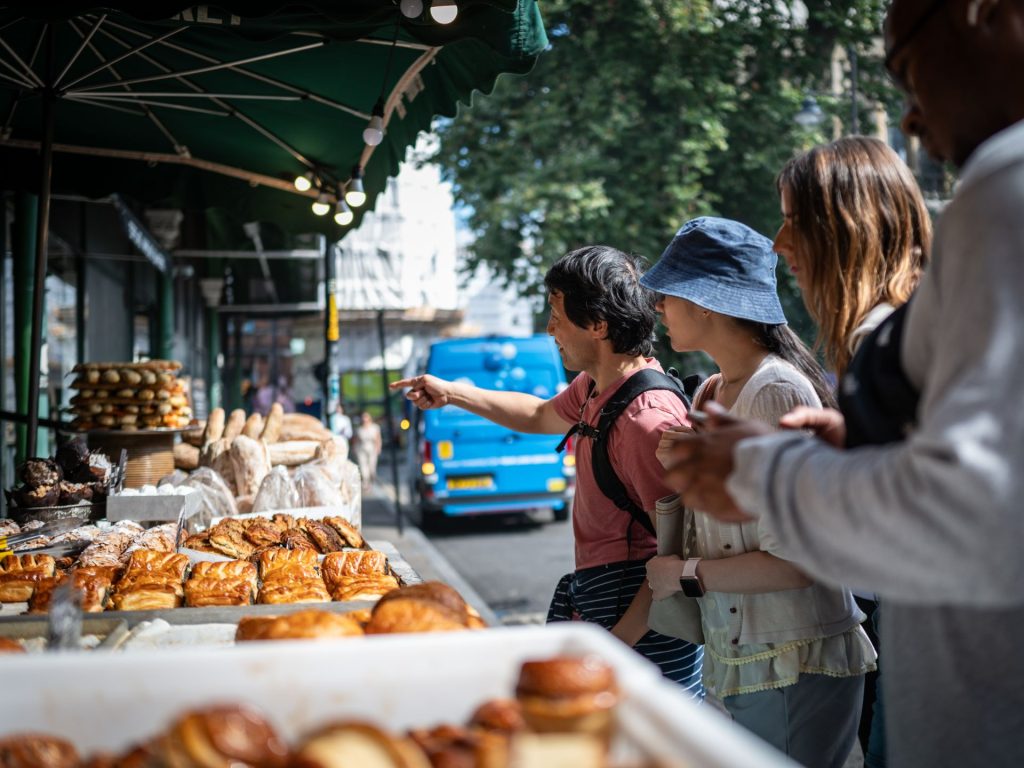Eat British foods & See Thirty Top sights