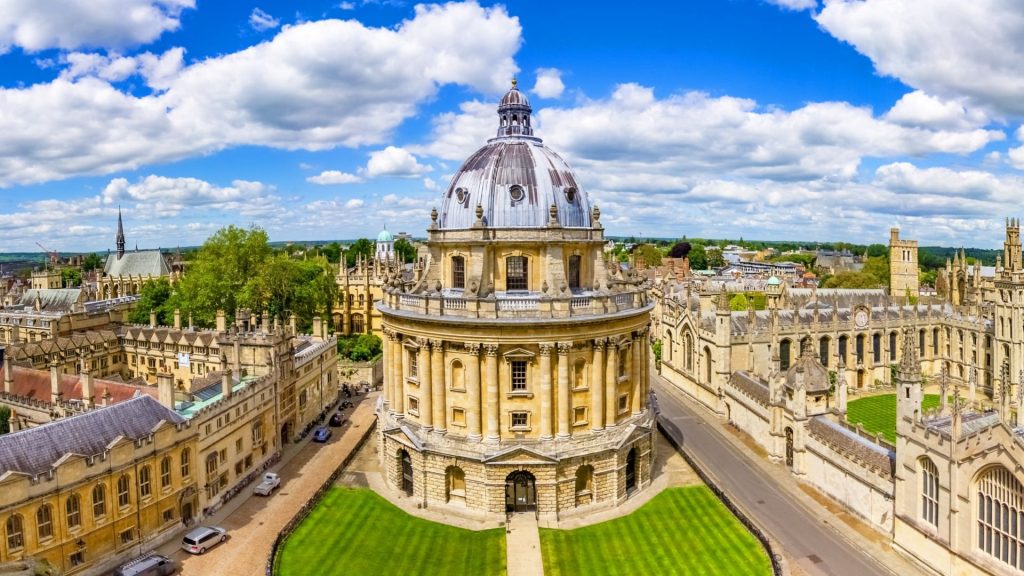 Windsor Castle & Oxford: Private Luxury Car Tour from London