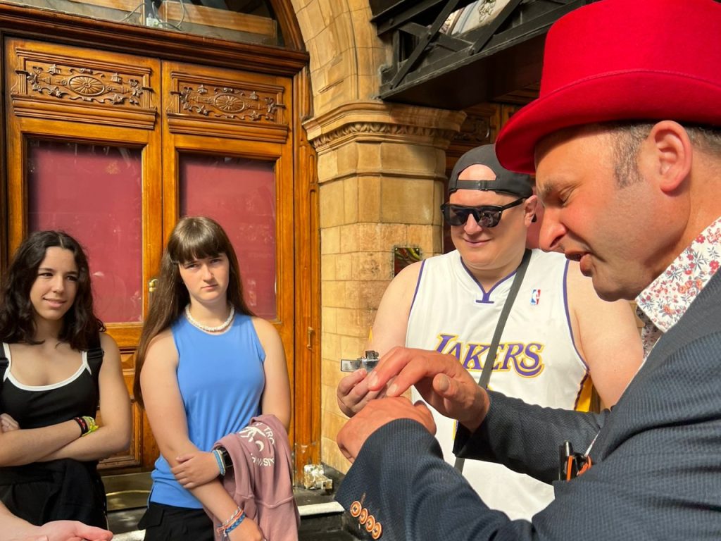 Live Magic Wizarding Sights Tour with a Top Magician (Private)