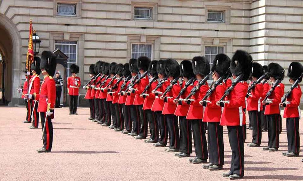 British Royalty Private Tour with Changing of the Guard!